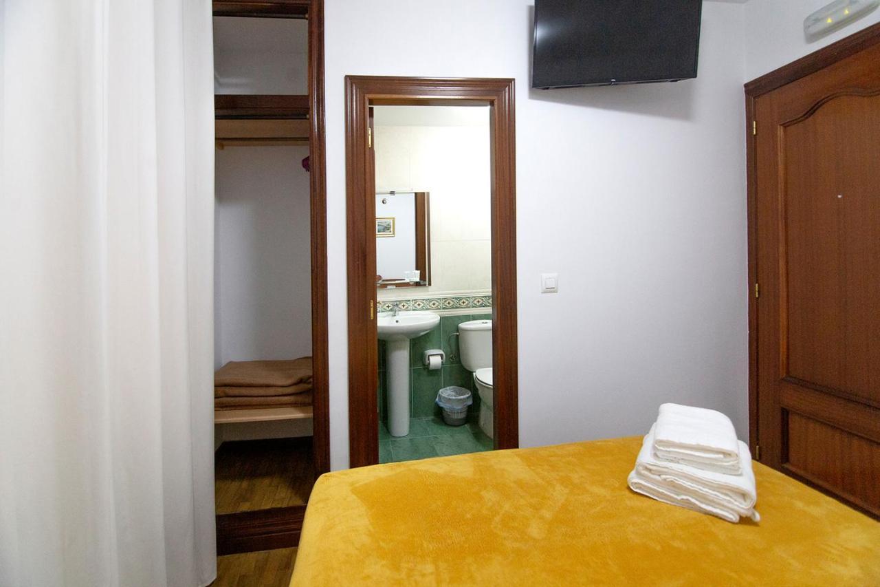 Yani's 1 Estrella Albergue *