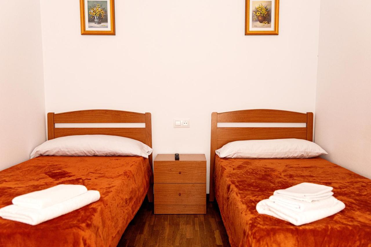Yani's 1 Estrella Hostal Arriondas